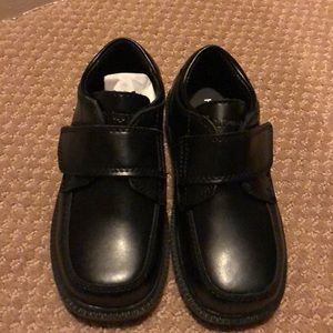 Black leather Hush Puppies dress shoes - size 10W